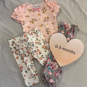Nicole Miller - Floral set of short sleeve Onesie and pants/leggings